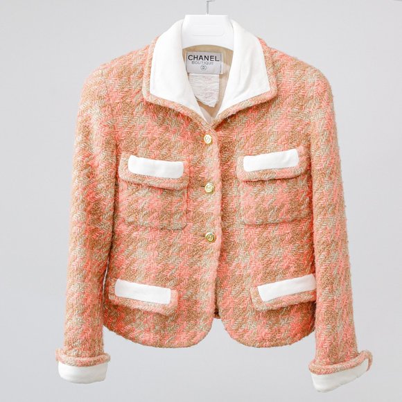SOLD Chanel Vintage Peach Tweed Jacket - Picture 4 of 13